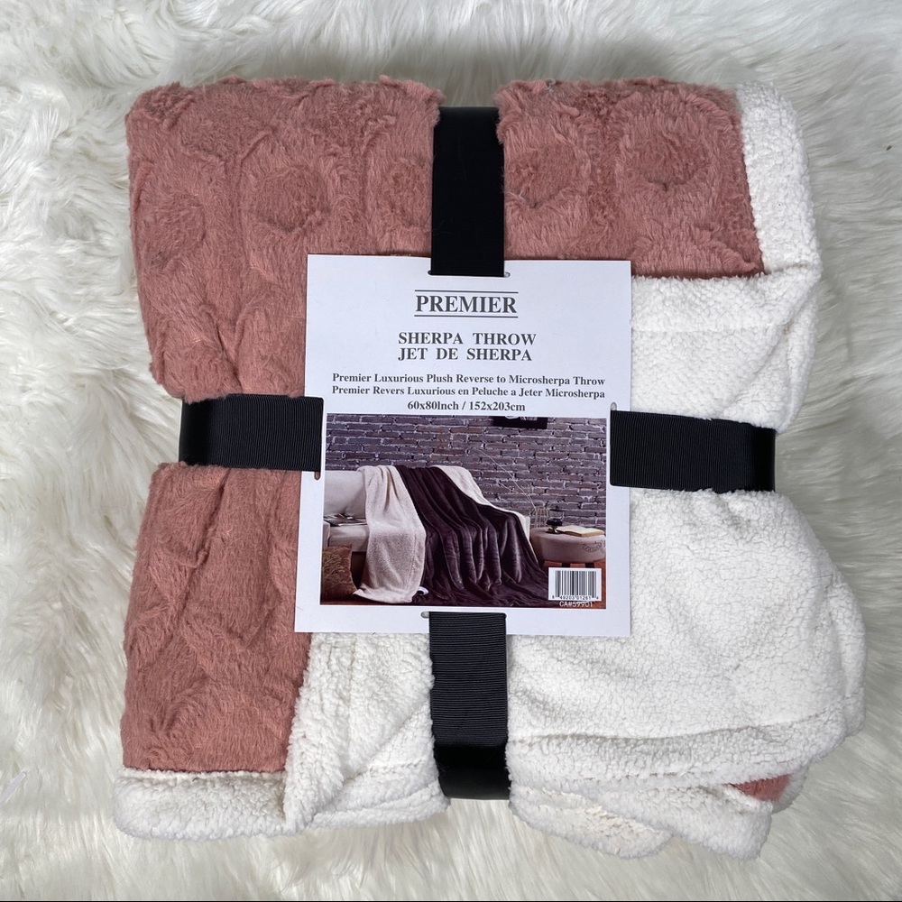 ✨SALE✨Royalty Dusty Rose Micromink Sherpa Throw - Picture 1 of 3